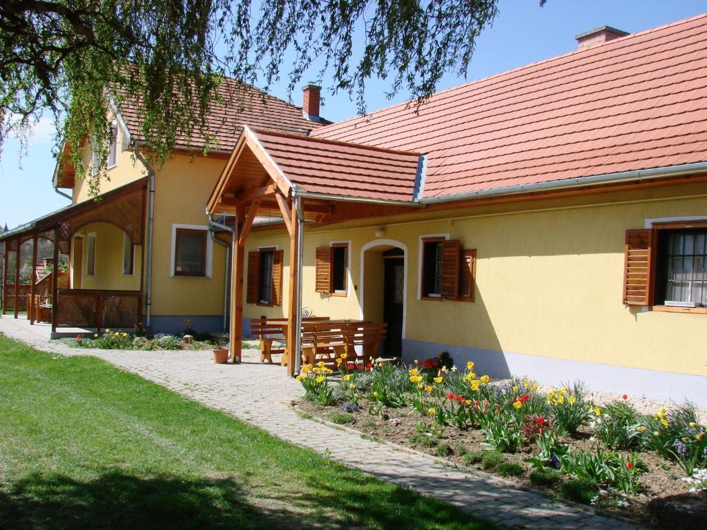 Benko Vendeghaz Hotel Kiskutas Bagian luar foto